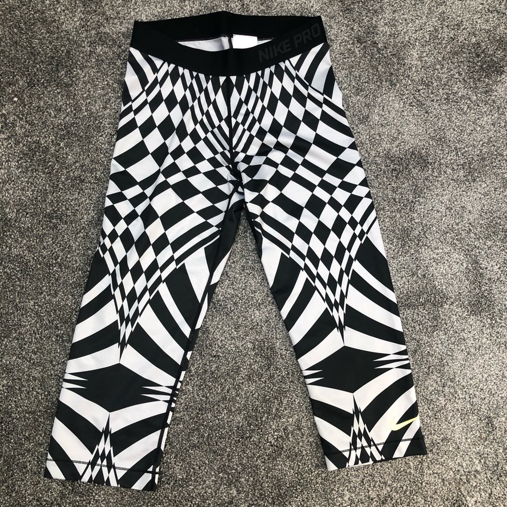 Nike spandex capri pants